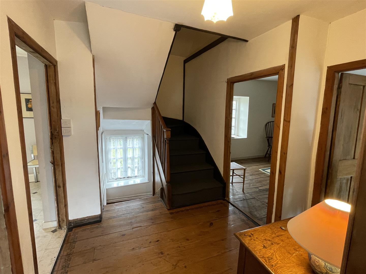 1ST FLOOR - LANDING